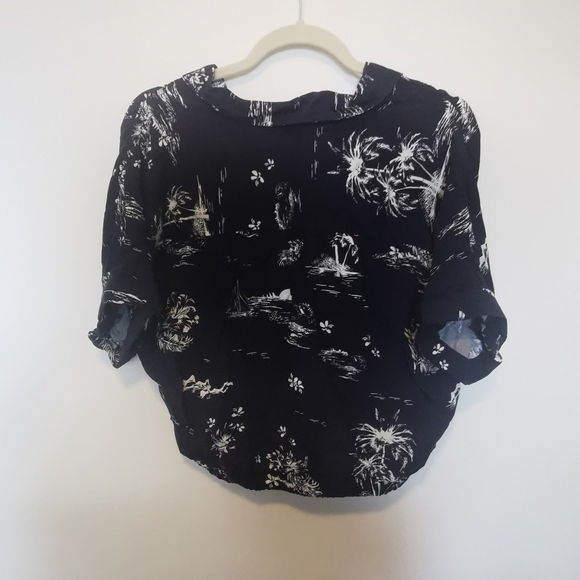 Aeropostale Cropped Palm Print Tie Top - Picture 5 of 8